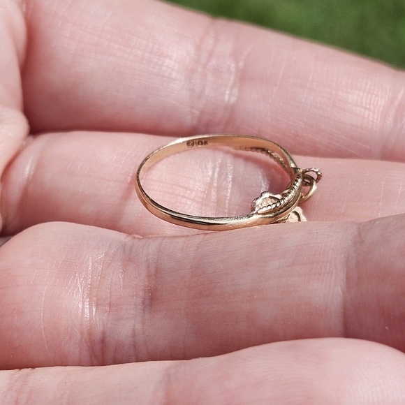 10kt gold lock and key heart ring - Picture 5 of 6